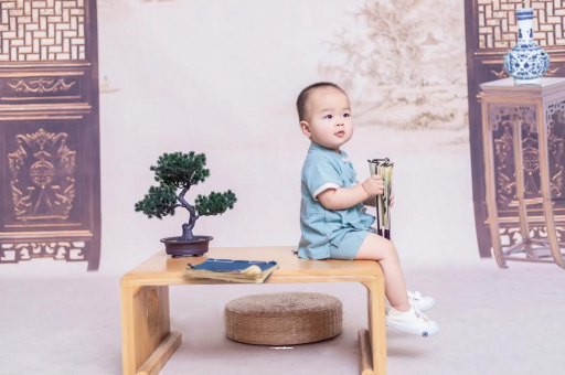 供卵包生男孩公司孕妇尖肚子和圆肚子